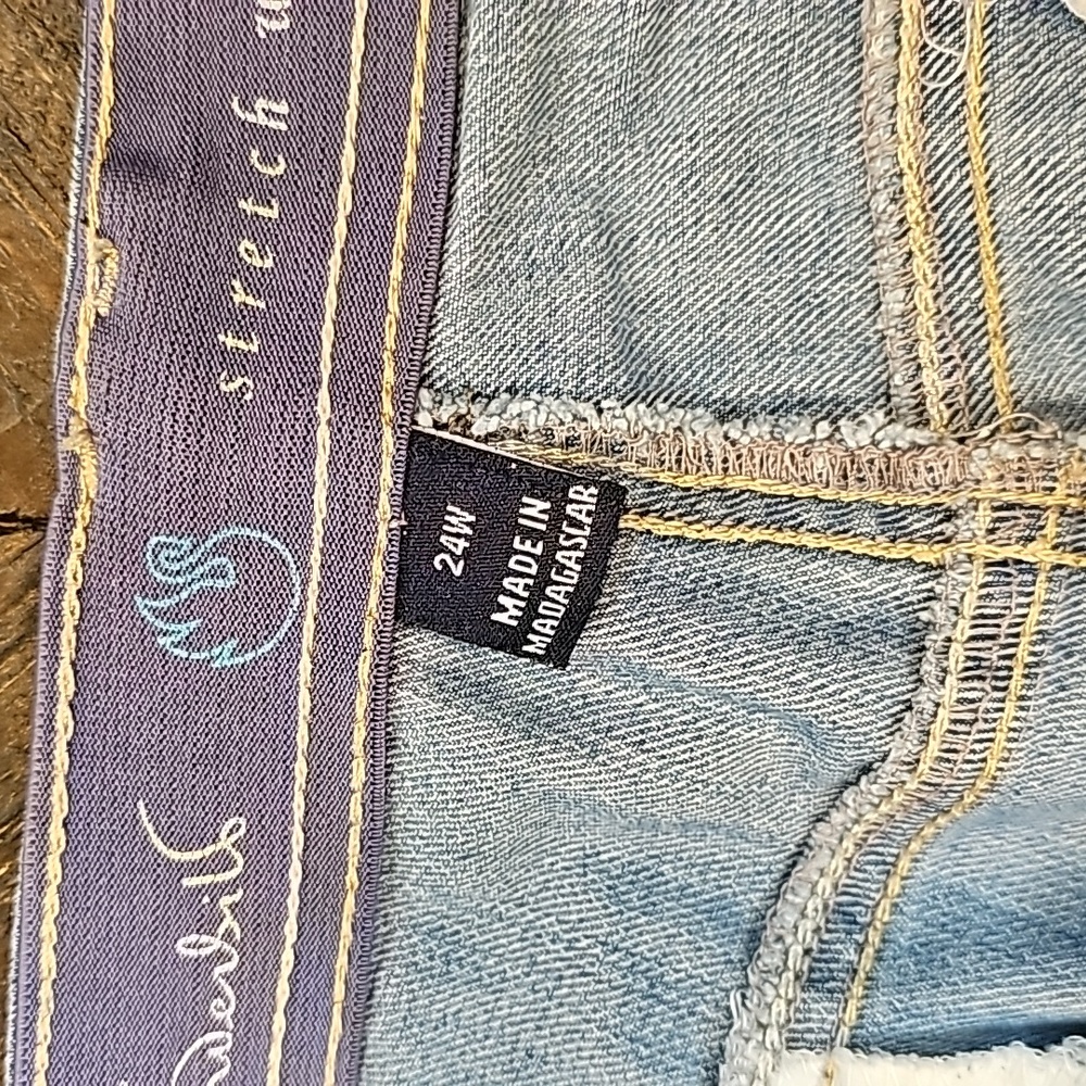 Gloria Vanderbilt Stretch Waist Jean Shorts. Size 24w. Barely worn - Picture 6 of 7